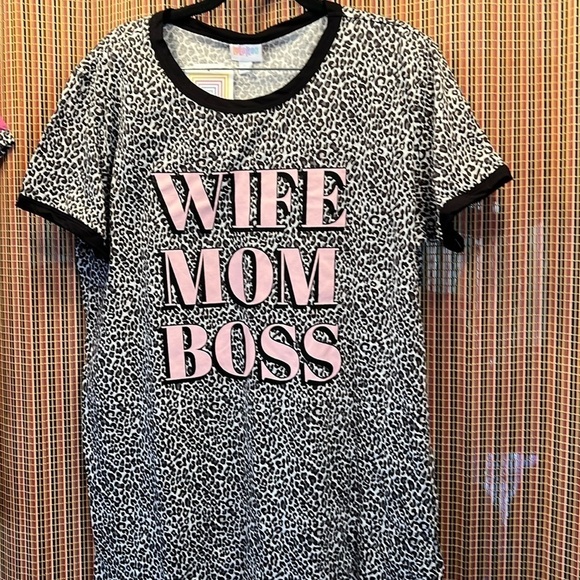 LALAROE Simply Comfortable Tee Shirt, S XL, 60% Cotton, 40% Polyester, Very Soft - Picture 2 of 3